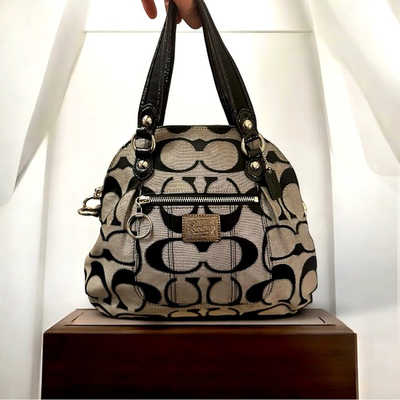 Coach Handbags - Vintage grey black Coach Poppy handbag with crossbody strap